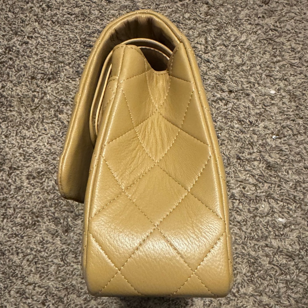 Chic Tan Quilted Leather Shoulder Bag - Picture 5 of 11